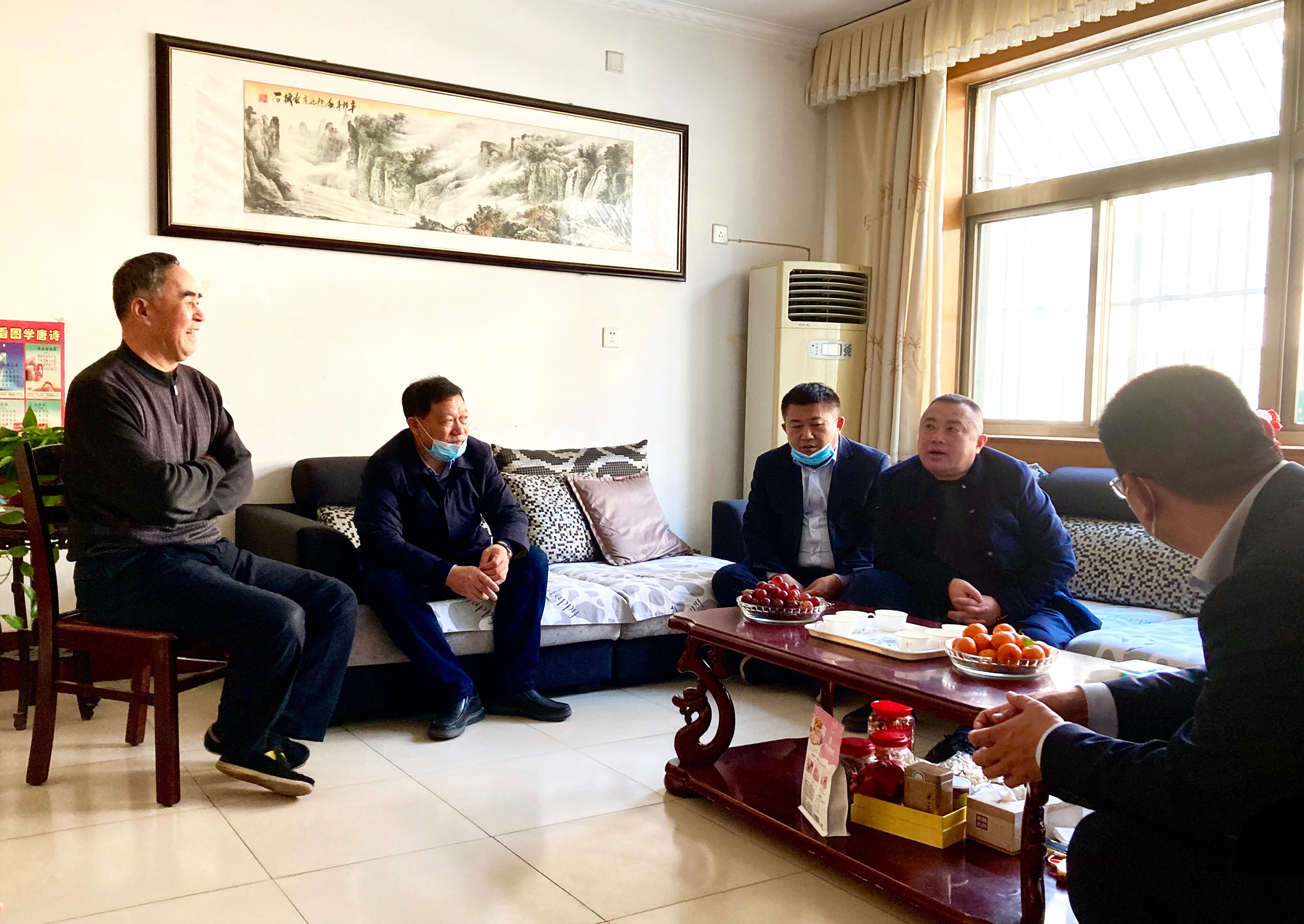 呂乃濤董事長走訪慰問困難家庭和退休員工